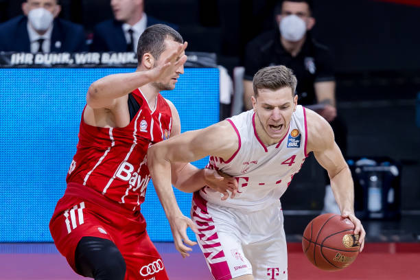 东契奇欧洲杯轰三双成历史第五人 斯洛文尼亚主帅：他不在乎数据